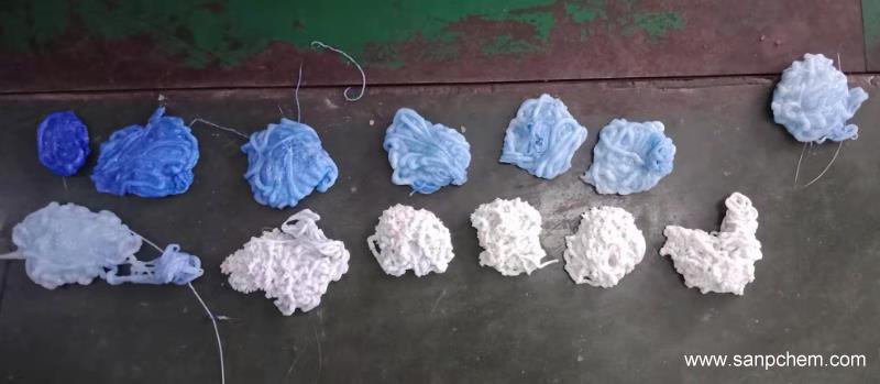 PlasE clean purging compound for injection molding machine PVC blue switch to white.jpg